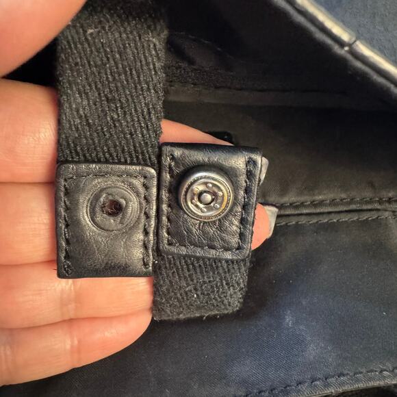 lululemon Now and Always Large Expandable Crossbody Tote - Picture 7 of 15